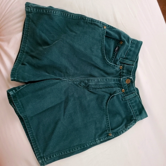 chic Pants - Vintage green jean shorts